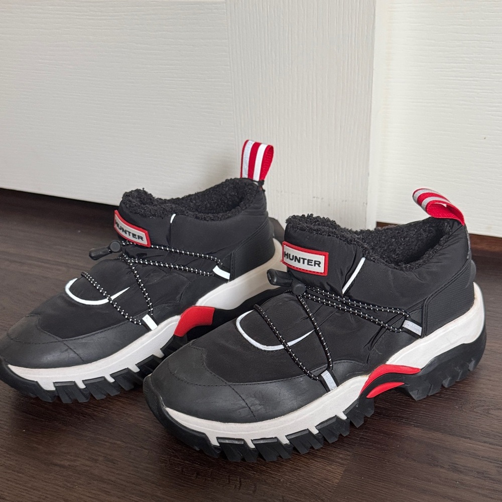 Hunter Kids Black Sneakers with Red Accents
